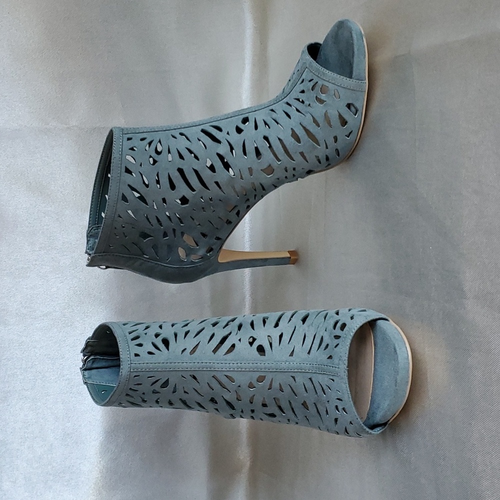 🆕️ White House Black Market Stacey Wintergreen Laser-Cut Booties SIZE: 10M - Picture 8 of 8